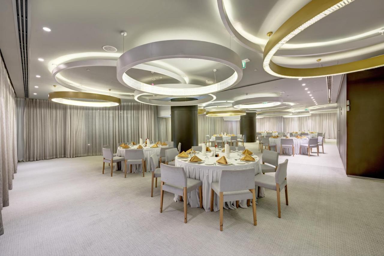 The Act Hotel Шарджа Екстер'єр фото The ballroom