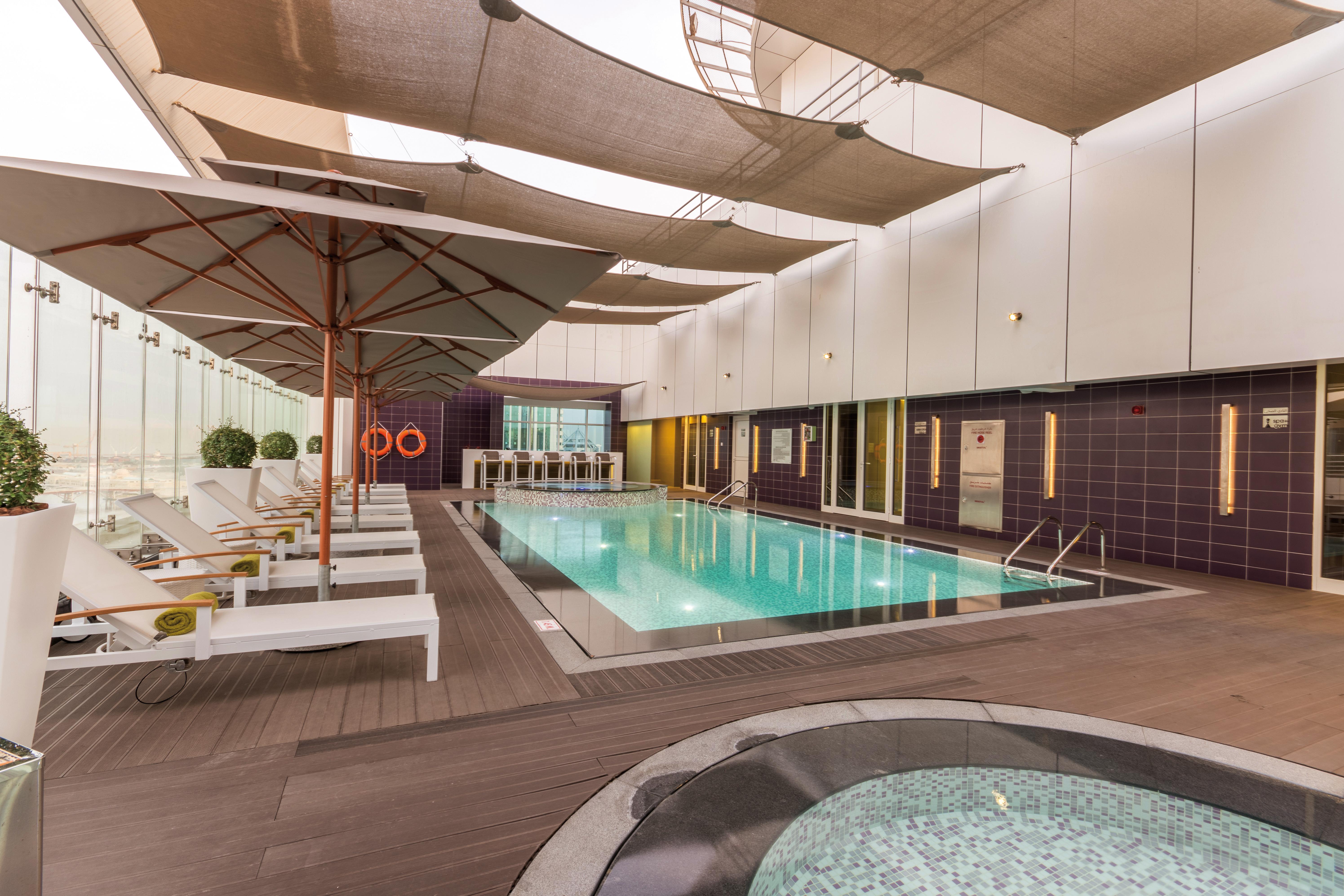 The Act Hotel Шарджа Зручності фото The swimming pool at the 100th floor
