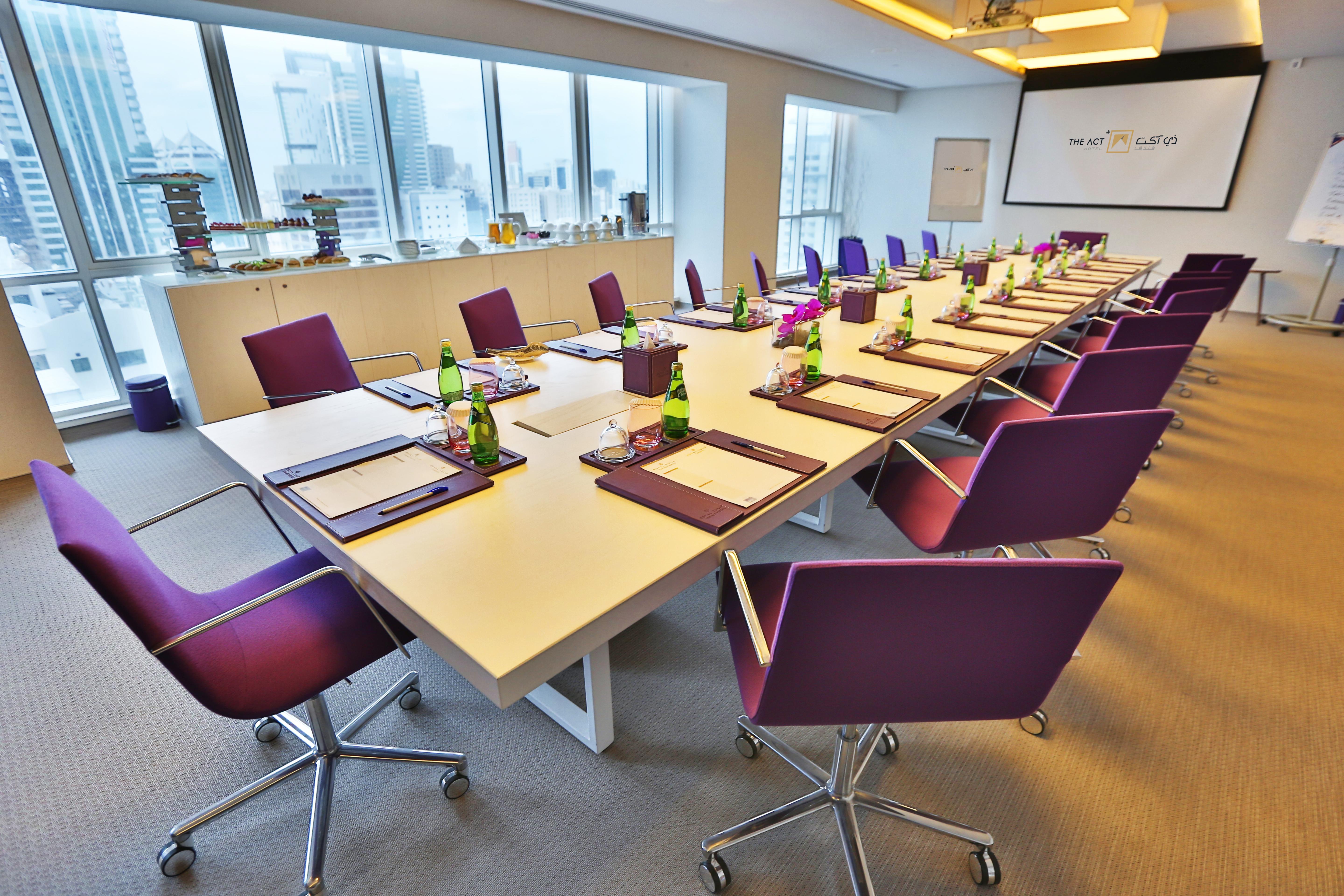 The Act Hotel Шарджа Бізнес фото Meeting room