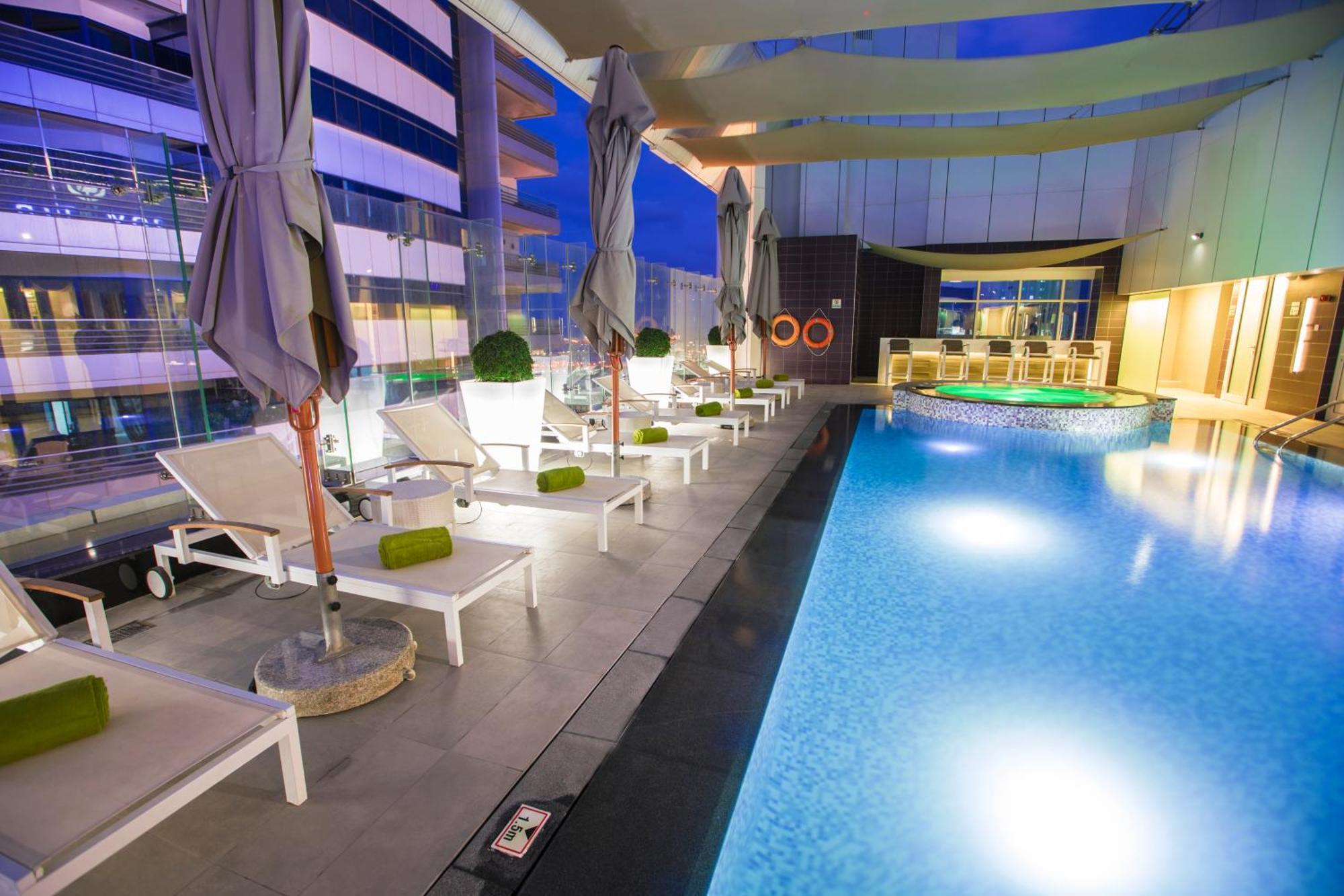The Act Hotel Шарджа Зручності фото The pool at the 30th