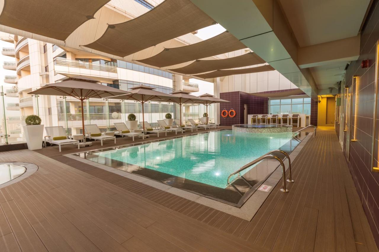 The Act Hotel Шарджа Зручності фото The pool at the 100
