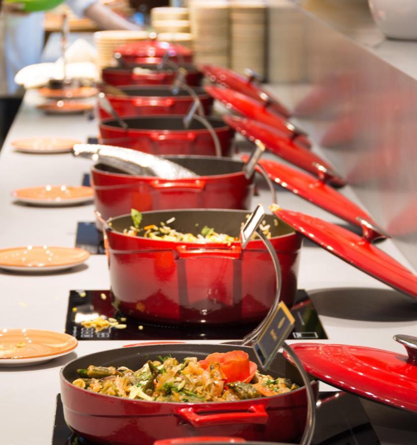 The Act Hotel Шарджа Екстер'єр фото Le Creuset cookware