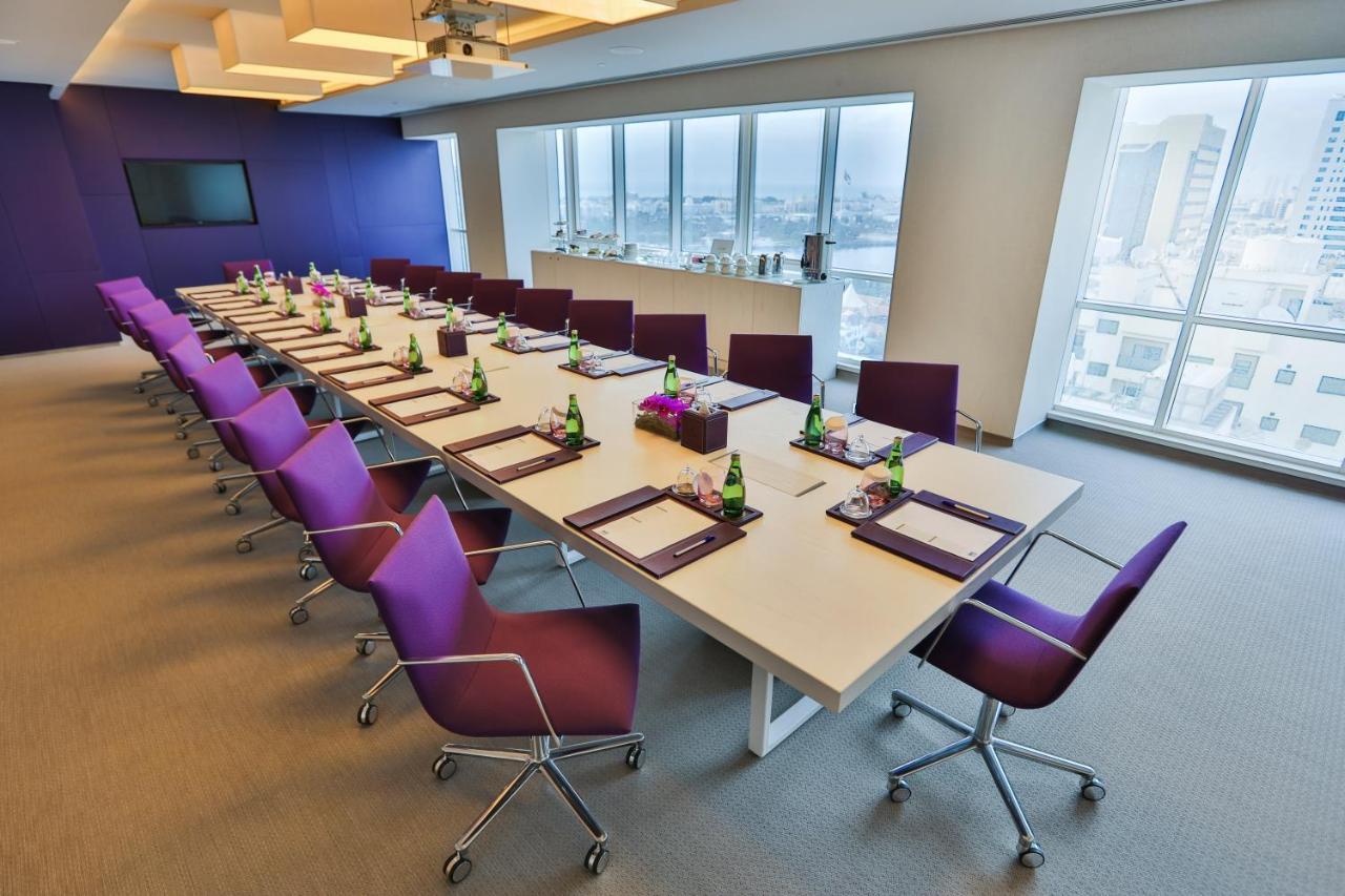 The Act Hotel Шарджа Бізнес фото Meeting room