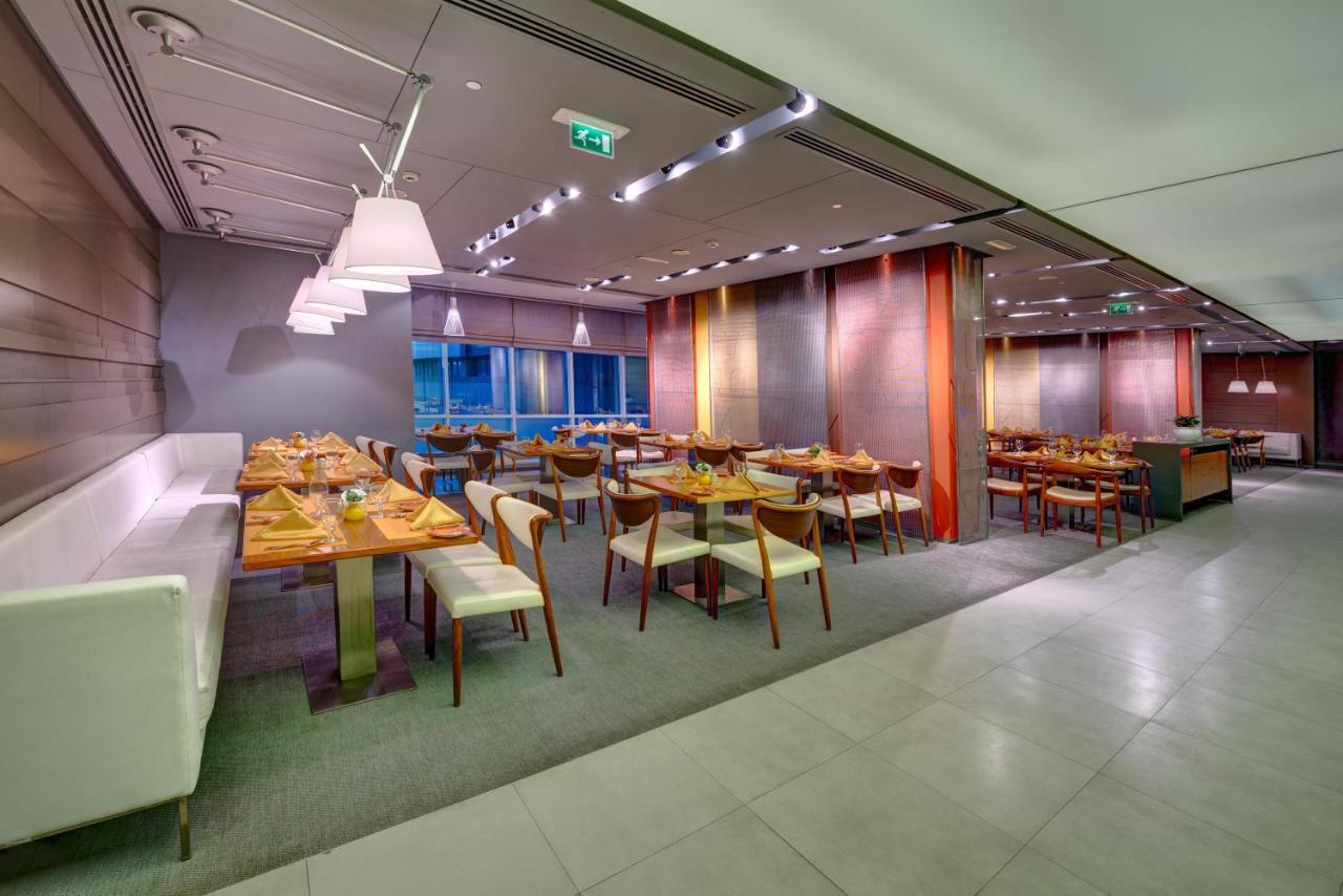 The Act Hotel Шарджа Екстер'єр фото The restaurant